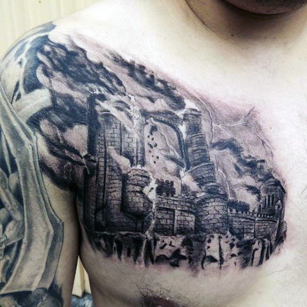 Tatuaje en el pecho,  castillo majestuoso en llamas, colores negro y blanco