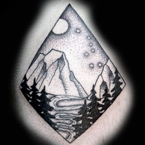 Tatuaje  de montañas con río y bosque, tinta negra