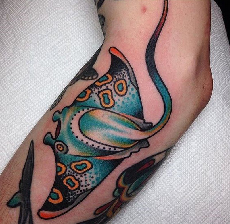 Little cartoon like colored arm tattoo of swimming ray