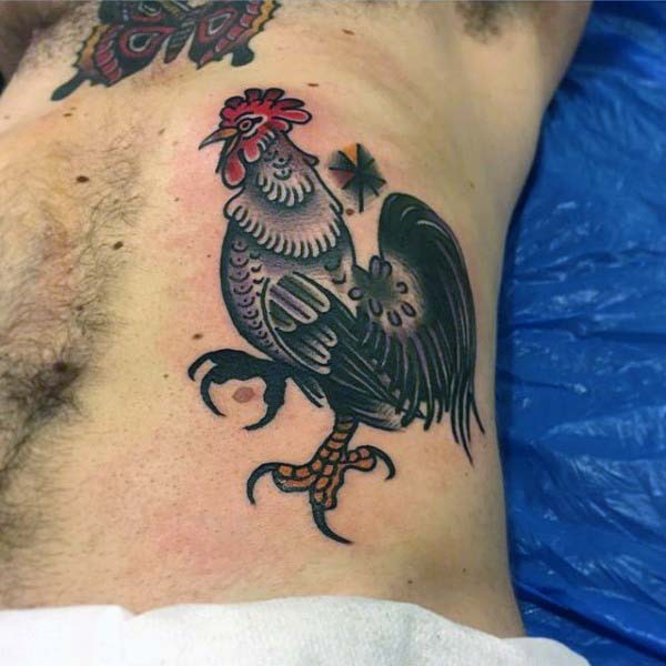 Tatuaje en el estómago,  gallo adorable de colores