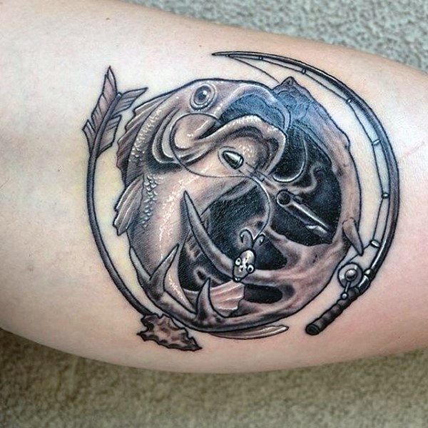Tatuaje  de pez divino con flecha y caña de pescar