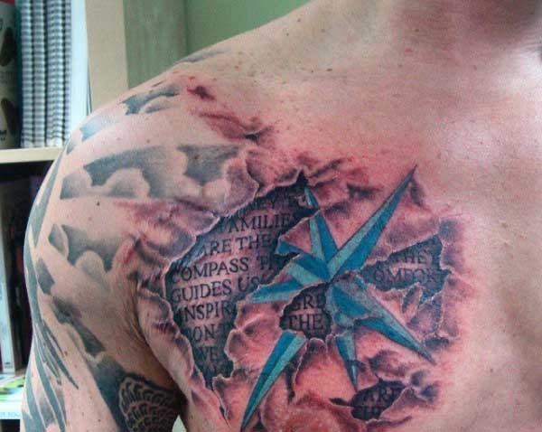 Tatuaje en el pecho,  inscripción debajo de la piel rasgada y estrella azul