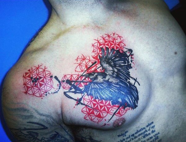 piccolo moderno stile dipinto corvo colorato tatuaggio su petto