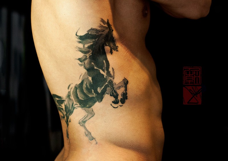 Lovely dark horse tattoo on ribs by Joey Pang