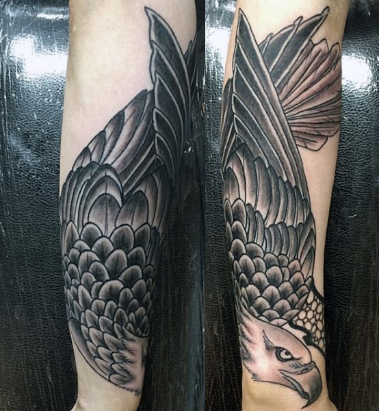 magnifico nero e bianco aquila tatuaggio su braccio
