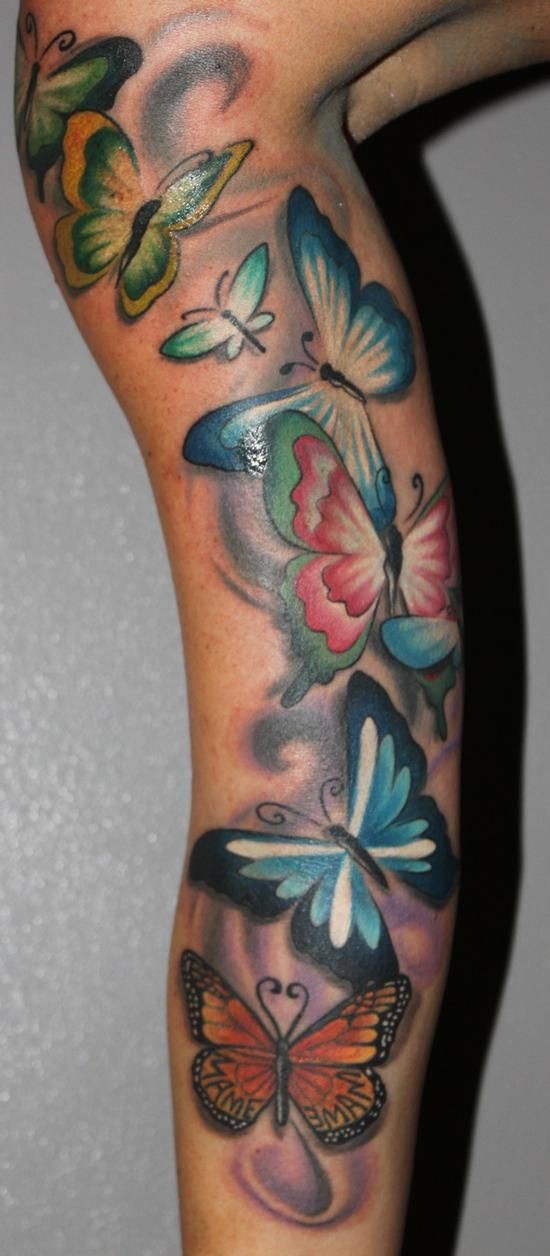 tante diverse farfalle colorate tatuaggio manicotto per ragazza