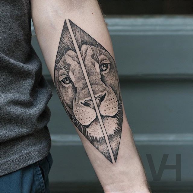 Marvellous painted by Valentin Hirsch forearm tattoo of symmetrical