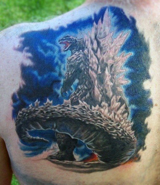 Tatuaje en el hombro, dinosaur masivo furioso fantástico