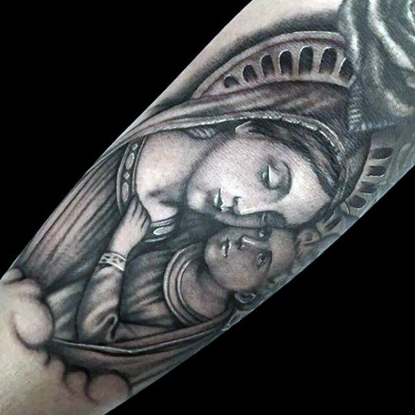 Mittelgroßes schwarzes im religiösen Stil Tattoo am Unterarm