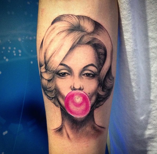 Merlin Monroe blowing pink chewing gum bubble old style detailed realistic tattoo