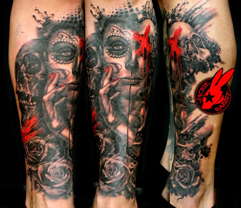 Mexikanisches traditionelles farbiges Bein Tattoo mit Porträt der Frau und Rosen