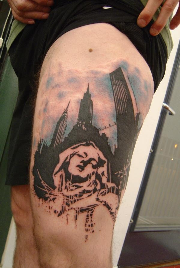 Modern style colored thigh tattoo of large city buildings and antic statue