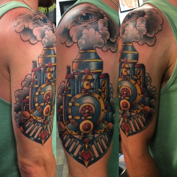 Tatuaggio del braccio superiore colorato in stile moderno di un incredibile treno a vapore