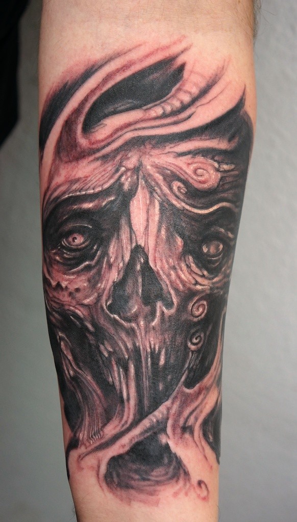 Tatuaggio  sul braccio il mostro