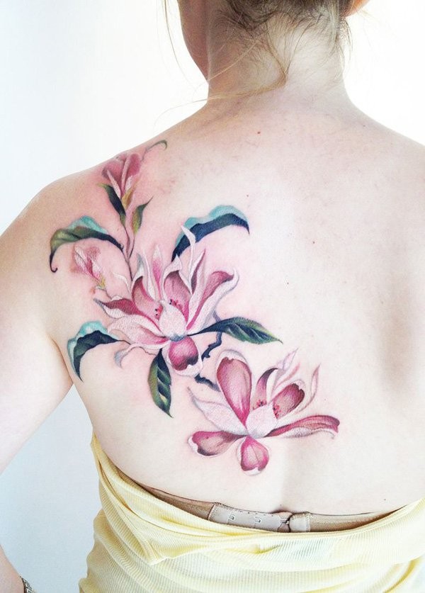 Natural looking colored scapular tattoo of beautiful flowers