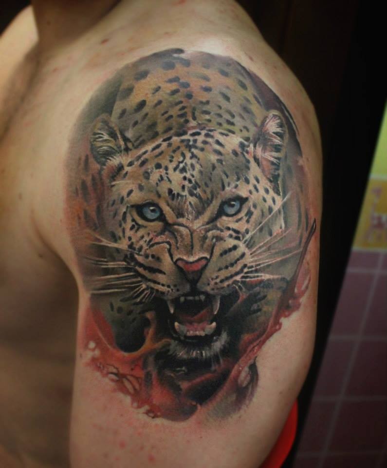 Natural looking colored shoulder tattoo of roaring leopard