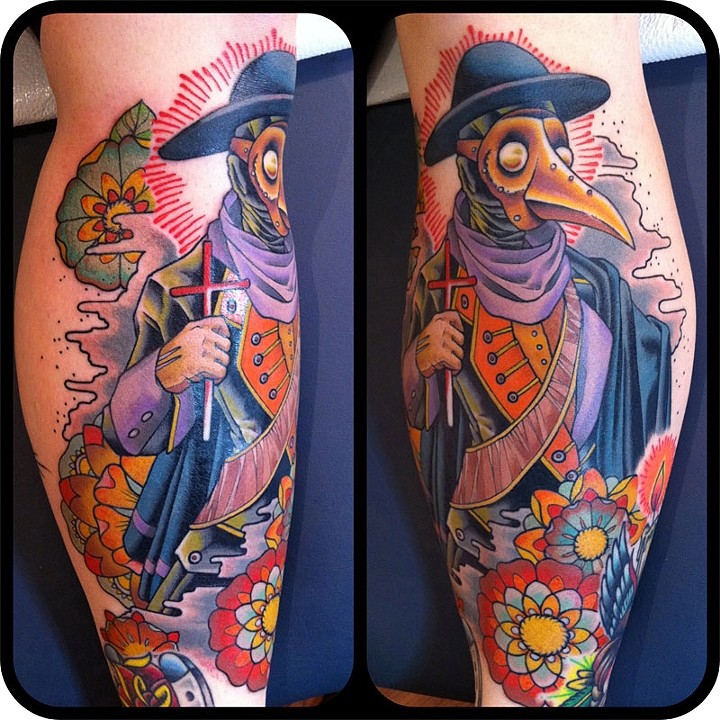 Neo tradicional estilo colorido praga médico com tatuagem de flores na perna