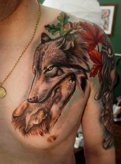 Neue Schule farbiges im illustrativen  Stil Wölfenpaar mit Blumen Tattoo