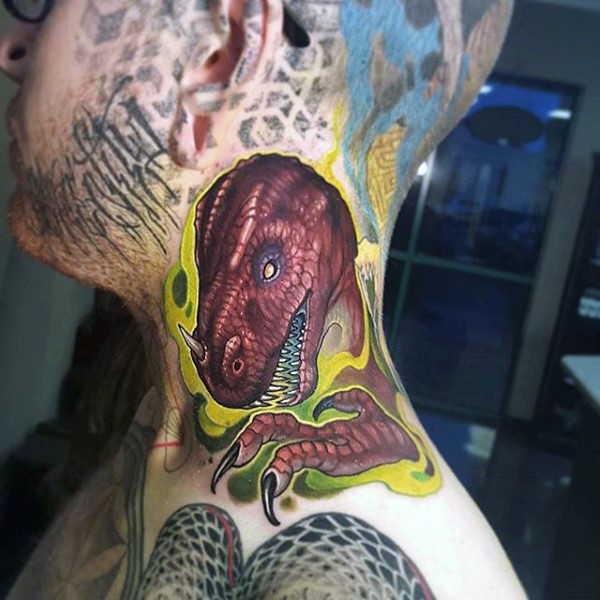Neue Schule illustratuves farbiges Hals Tattoo mit dämonischem Dinosaurier