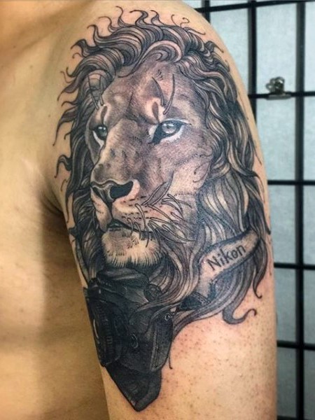 Unterarm tattoo frau löwe
