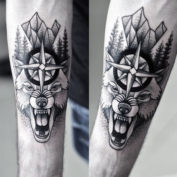 Tatouage d&quotavant-bras noir de style nouvelle école de loup maléfique avec étoile et arbres