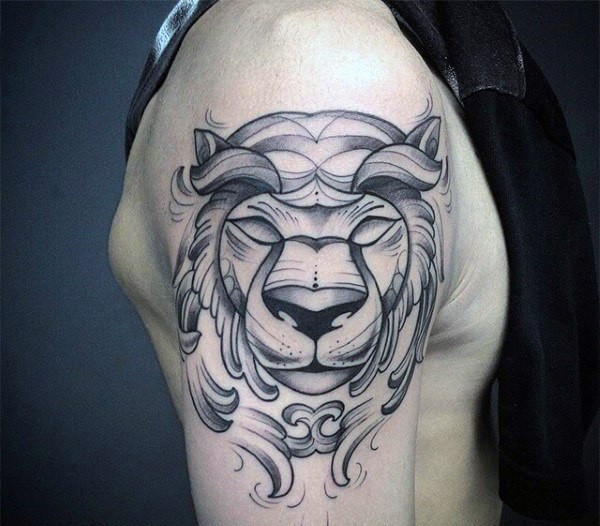 Tatuagem nova do ombro da tinta preta do estilo da escola da estátua do leão