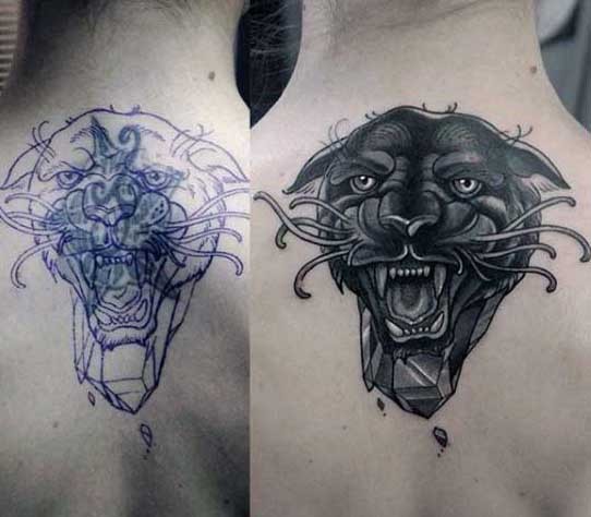 Neue Schule Stil gefärbtes Rücken Tattoo mit schwarzem Panther