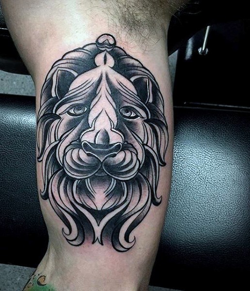 Neue Schule Stil gefärbtes Bizeps Tattoo mit Löwenkopf