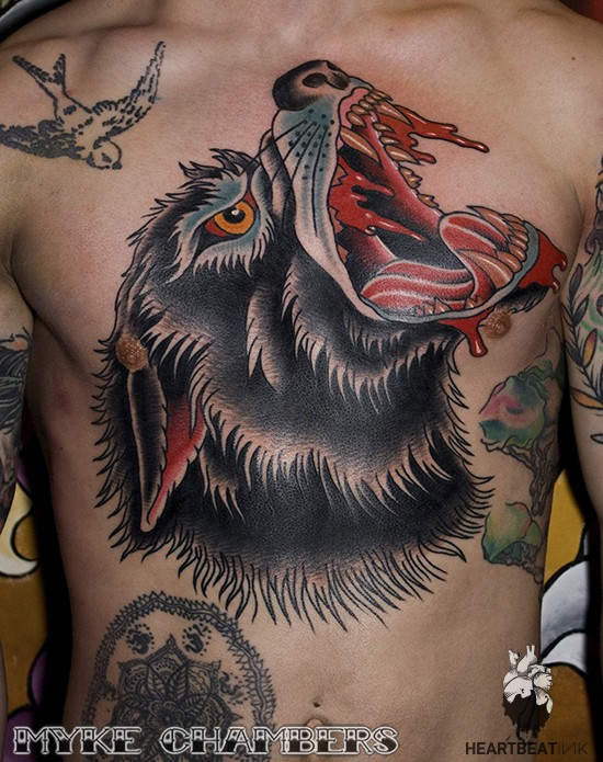 Neue Schule Stil farbiges Brust Tattoo mit blutigem Wolf