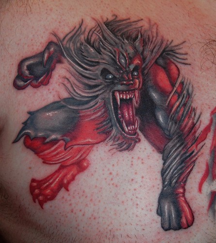 Neue Schule Stil farbiges Brust Tattoo mit bösem Werwolf