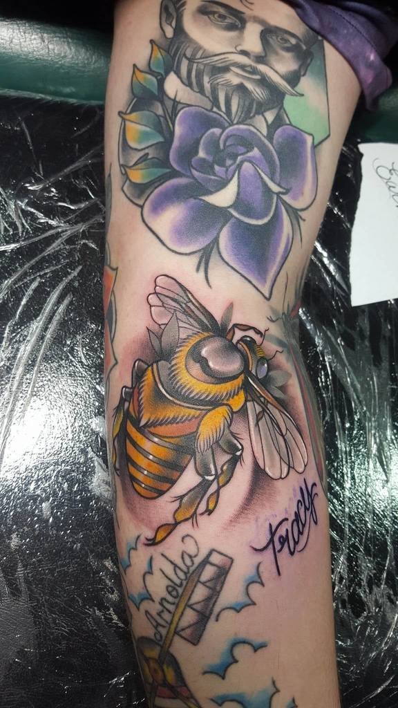 New school style colored tattoo fo big bee with man portrait and flower