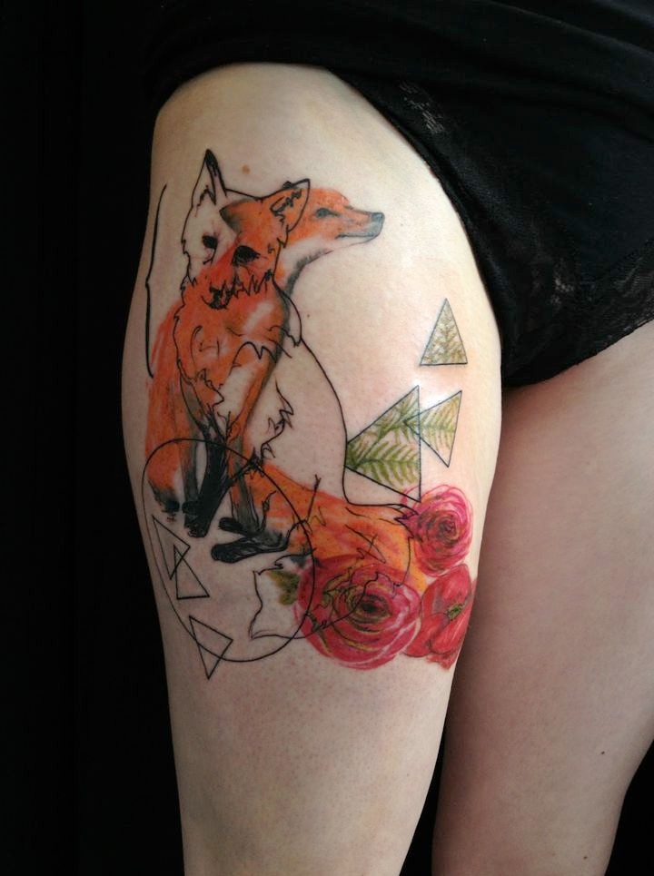 New school style colored thigh tattoo of foxes and roses