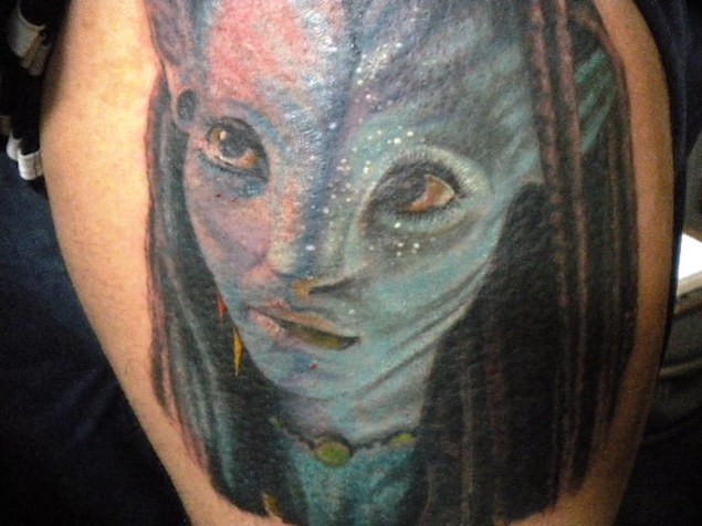 Nice looking colored Avatar woman portrait tattoo on thigh