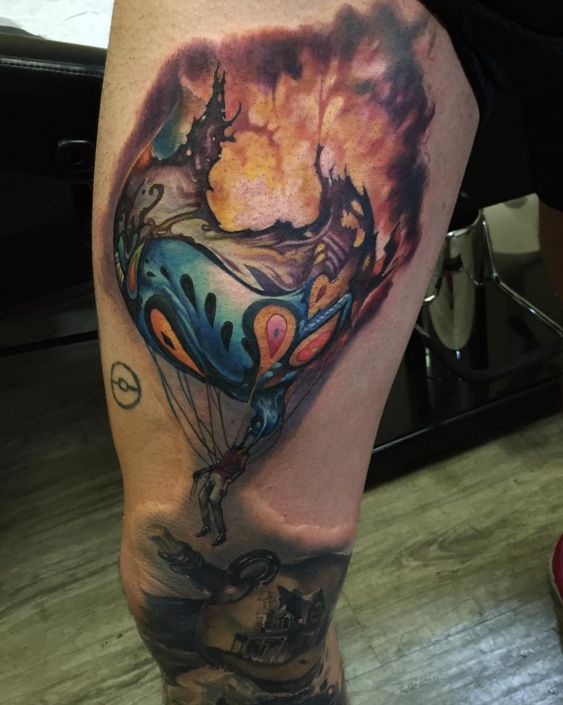 Nice looking colored thigh tattoo of flaming balloon
