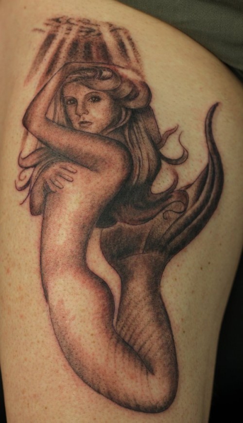 bella sirena sotto acqua tatuaggio