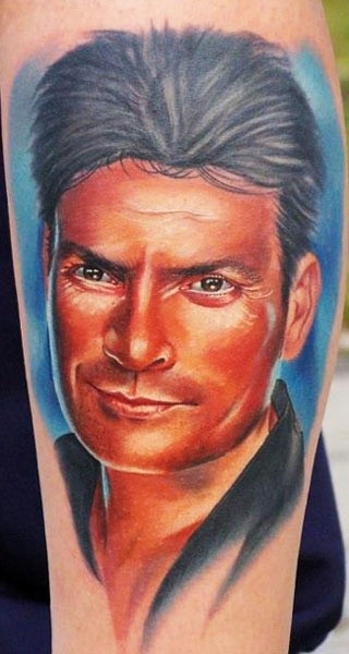 carino dipinto realistico ritratto attore Hollywood tatuaggio su gamba