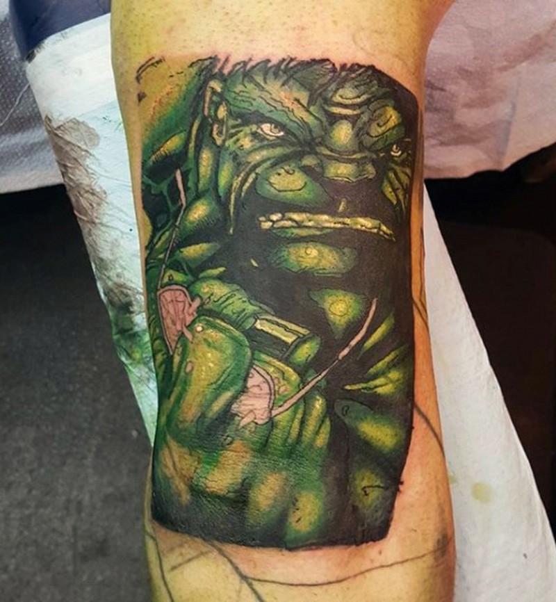 Alte-Art-Stil farbiges Hulks Gesicht Tattoo