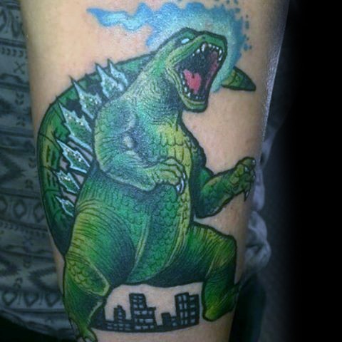Altes cartoonisches farbiges Godzilla Tattoo am Oberschenkel