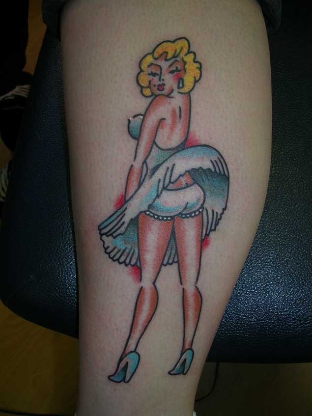 Old cartoon style painted seductive woman tattoo on leg