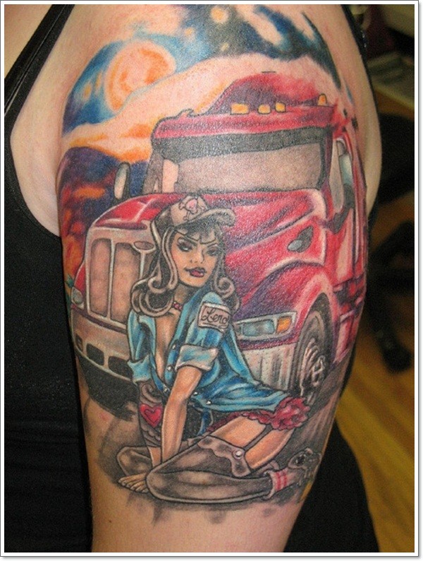 vecchio cartone animato colorato pompiere feinile seducente tatuaggio su braccio
