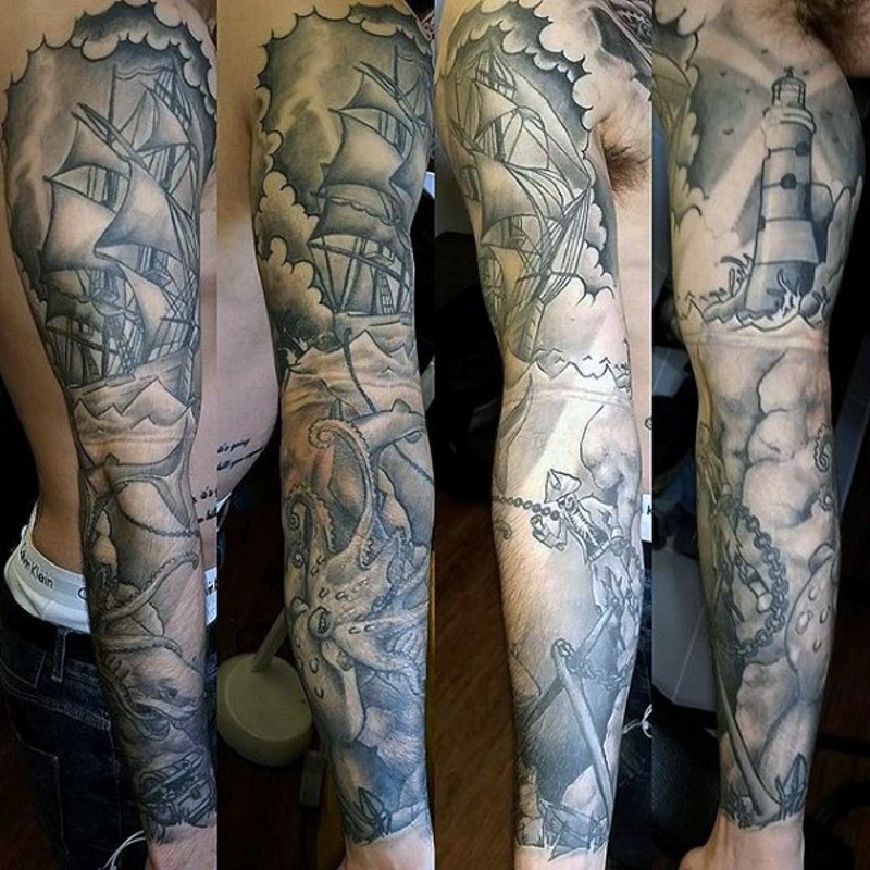 Tatuaje en el brazo completo, diseño náutico con barco y mar