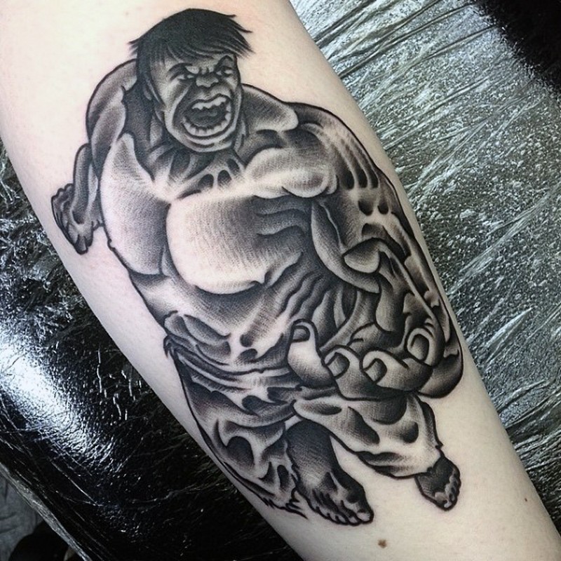 Oldschool schwarzes Unterarm Tattoo mit wütendem Hulk