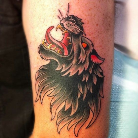Oldschool gefärbtes dämonisches Wolf Tattoo am Arm
