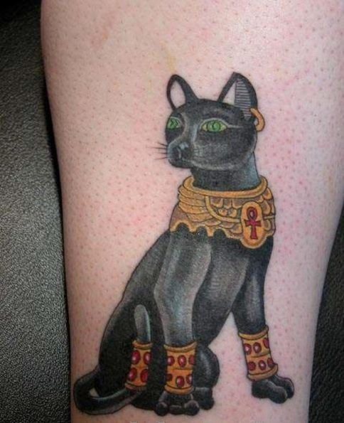 Oldschool farbiges Tattoo mit ägyptischem schwarzem Panther