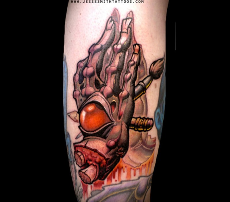 Oldschool gruselig aussehendes  farbiges Arm Tattoo mit Monsterhand