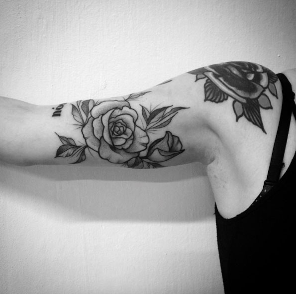 Old school detailed rose flowers tattoo on shoulder and biceps