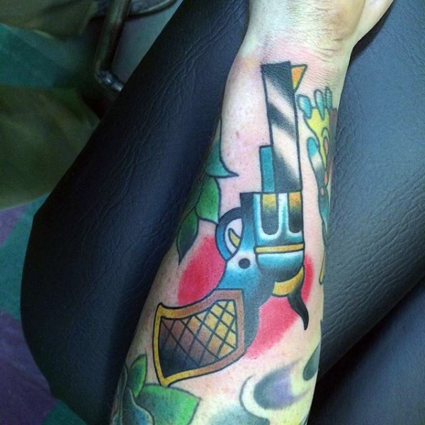 Old school style colored ancient gun tattoo on leg