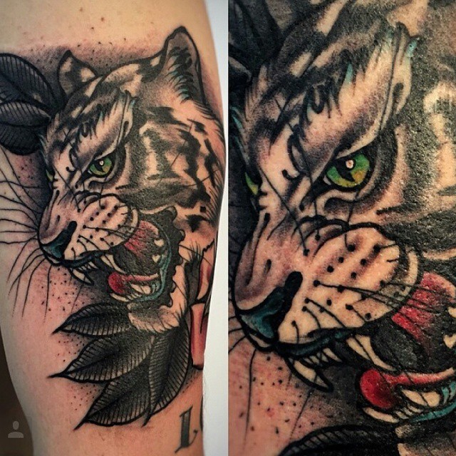Tatuaggio del braccio colorato in stile vecchia scuola di tigre bianca con foglie