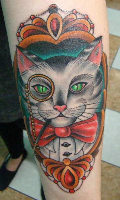 Tatuagem de antebraço colorido estilo old school do retrato de gato cavalheiro