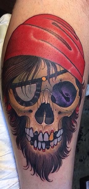 Old school style colored pirate skull tattoo on leg